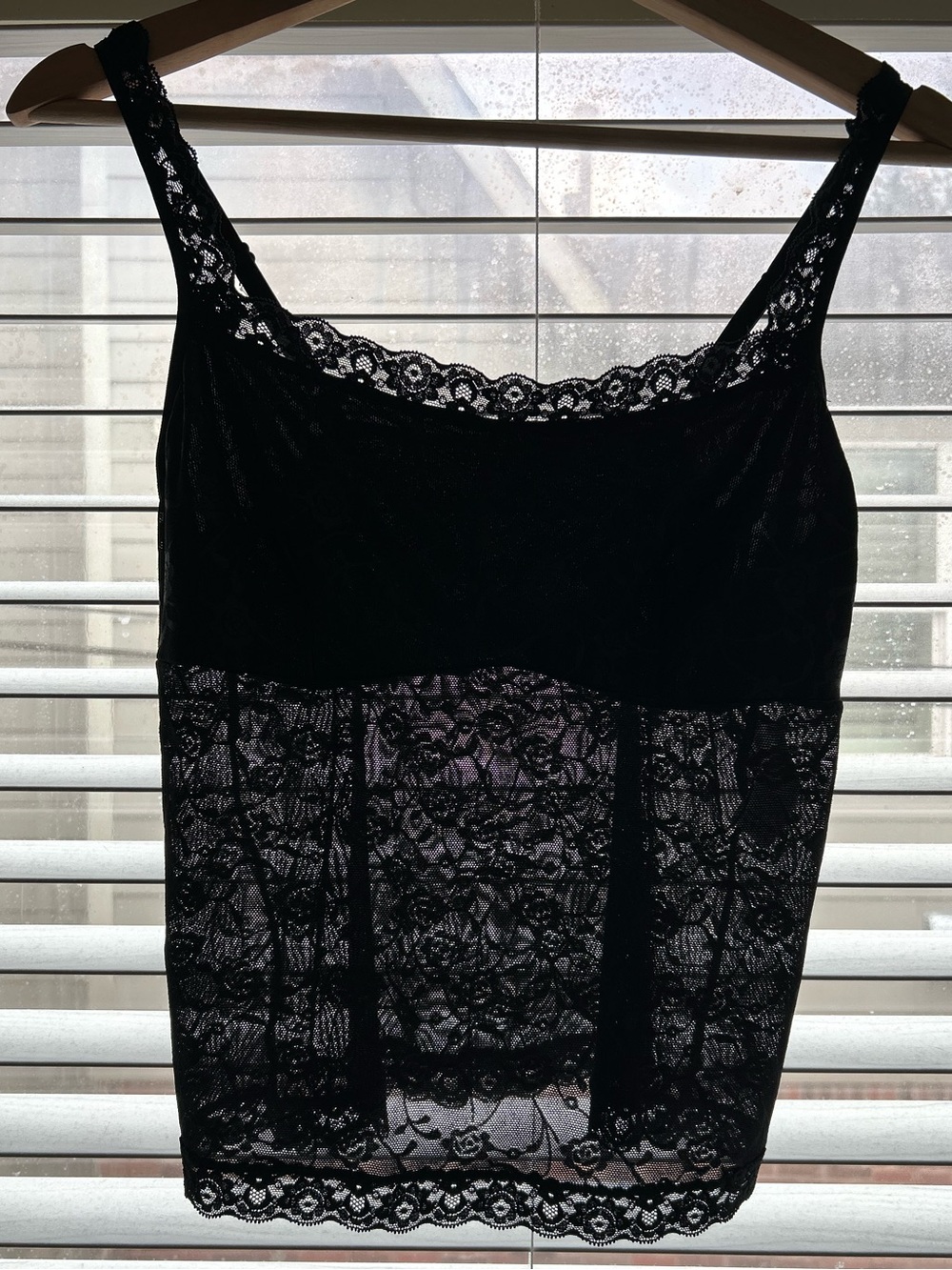 Vassarette black lace cami - L